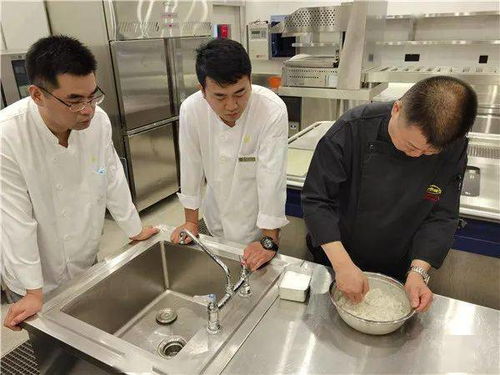 东湖餐饮研究会在研发中心 望松楼举办第二期厨师业务技能专项交流学习